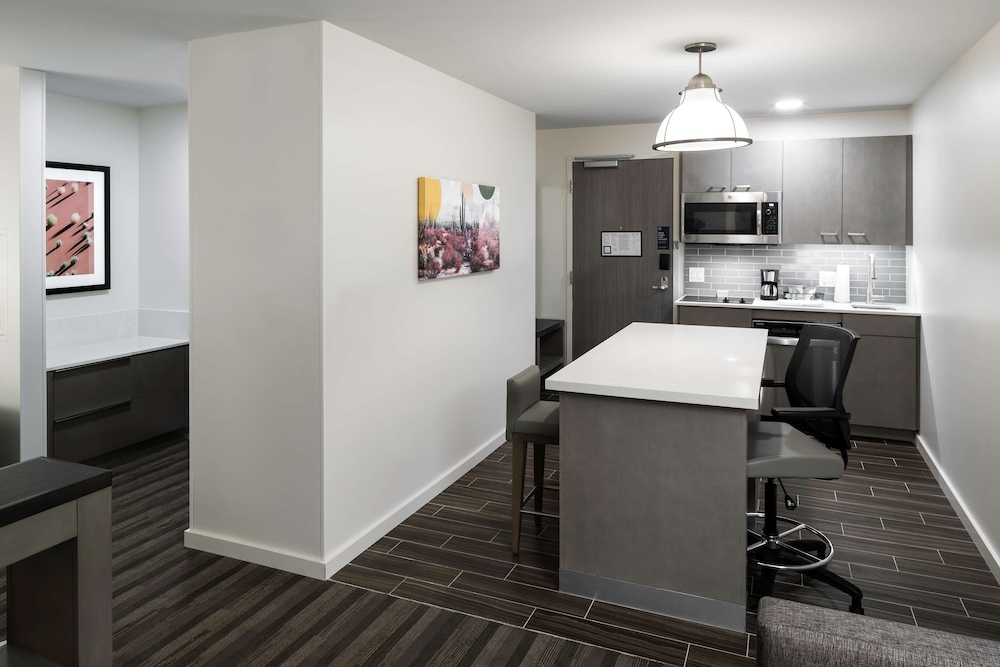 Hyatt House Tempe / Phoenix / University 5/50