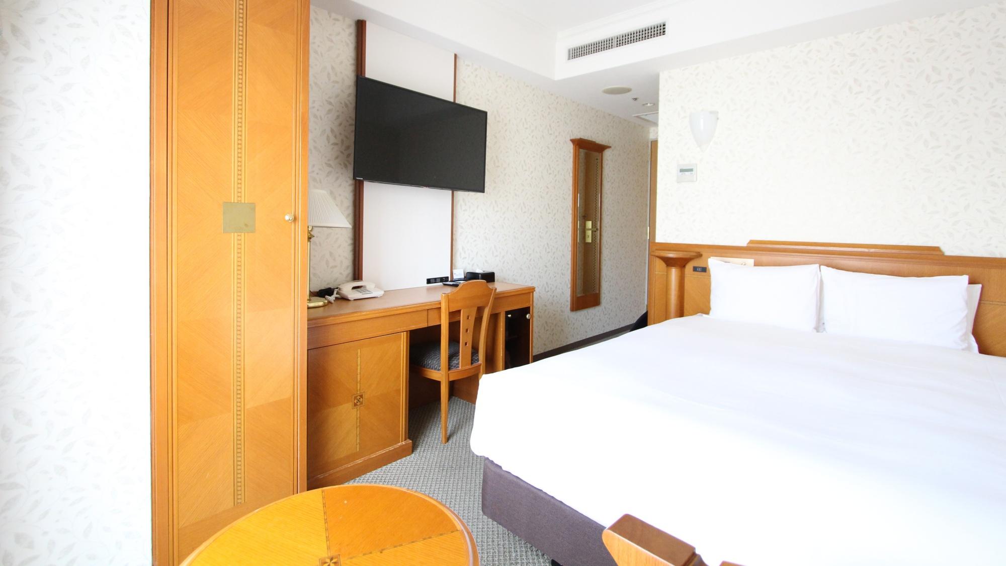 Select, Moderate, Queen Bed, with View