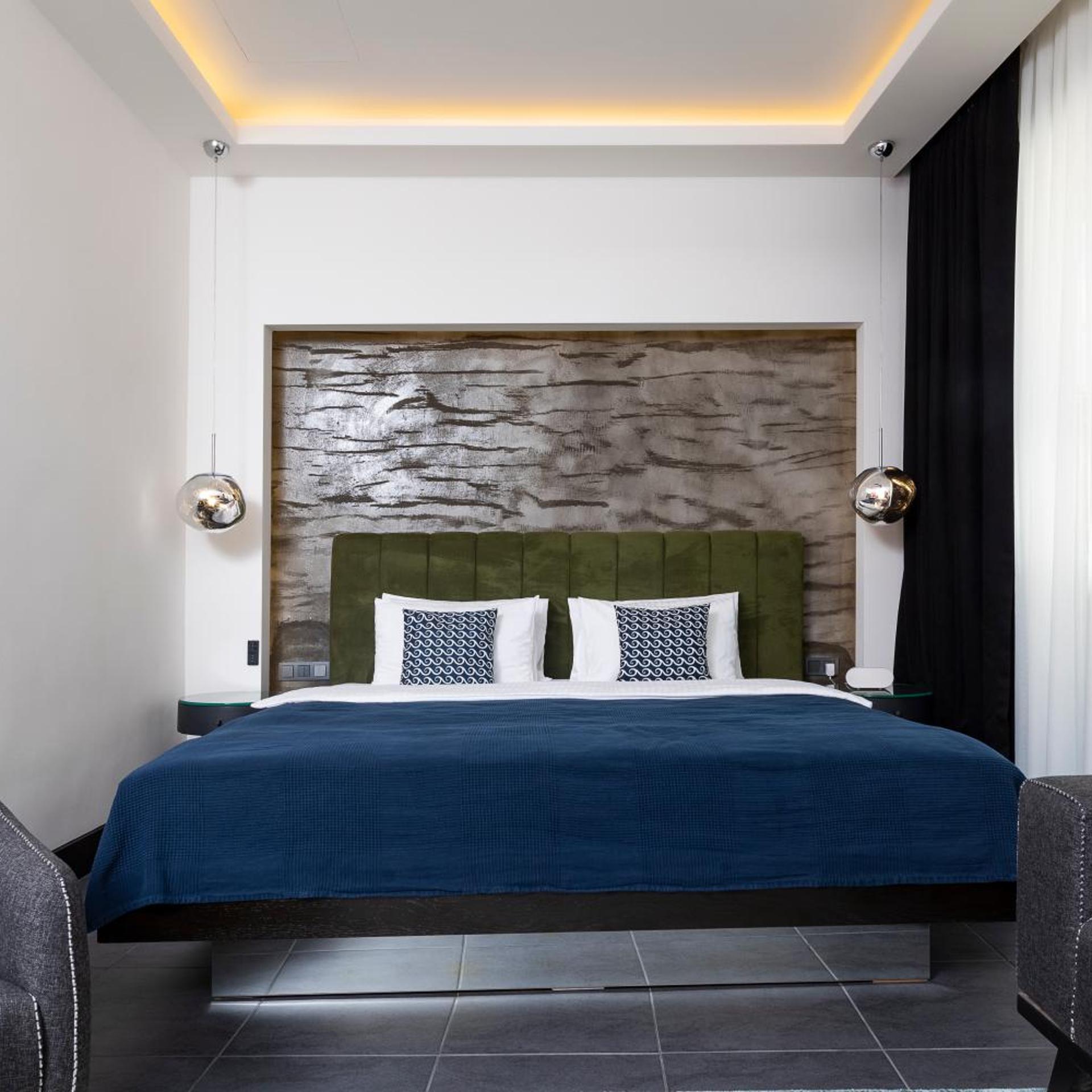 Junior Suite, King Bed, Balcony