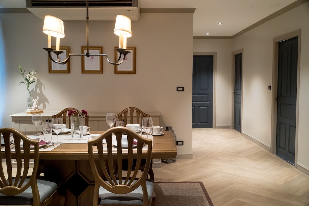 THEA Private Suites by TH District 47/64