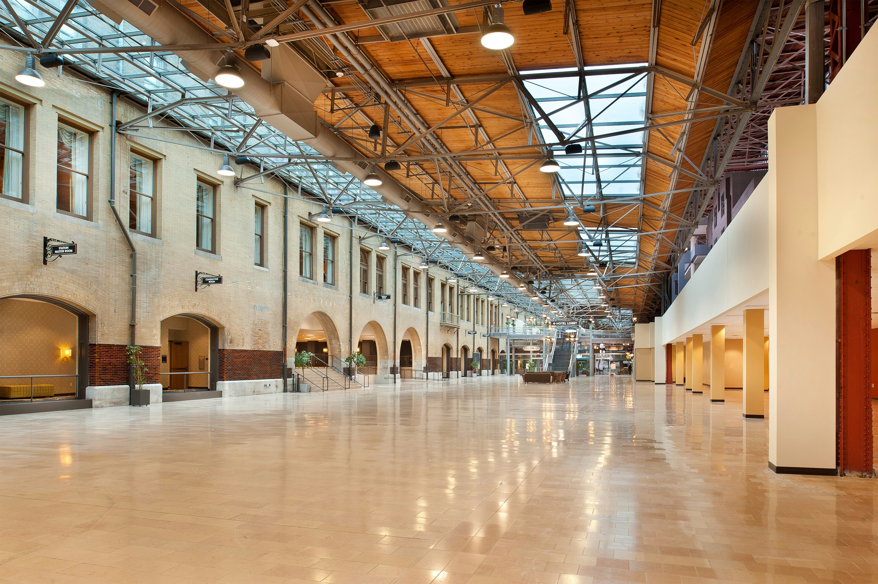 St. Louis Union Station Hotel Curio Collection By Hilton 8/82