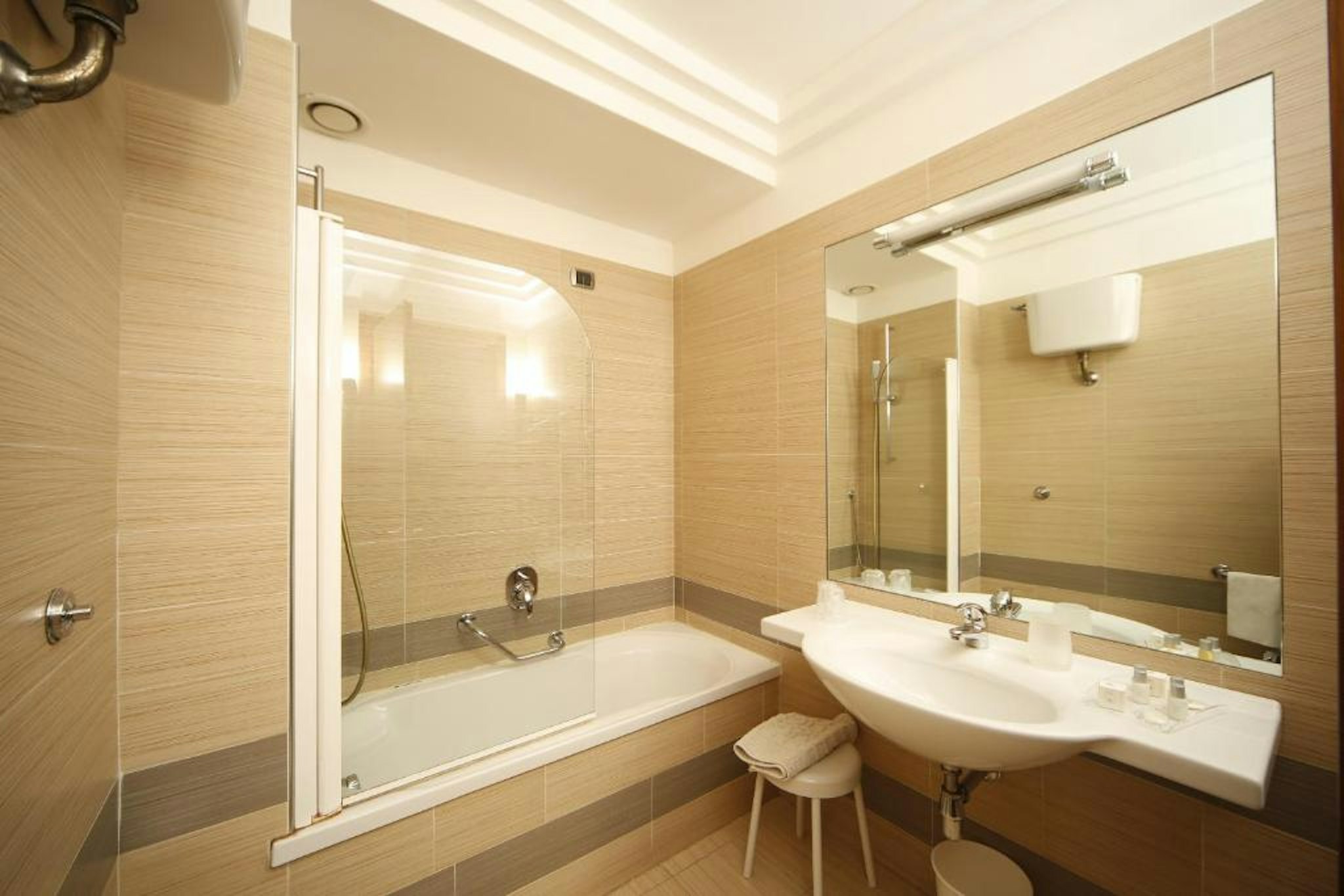 Suites And Residence Hotel 41/44