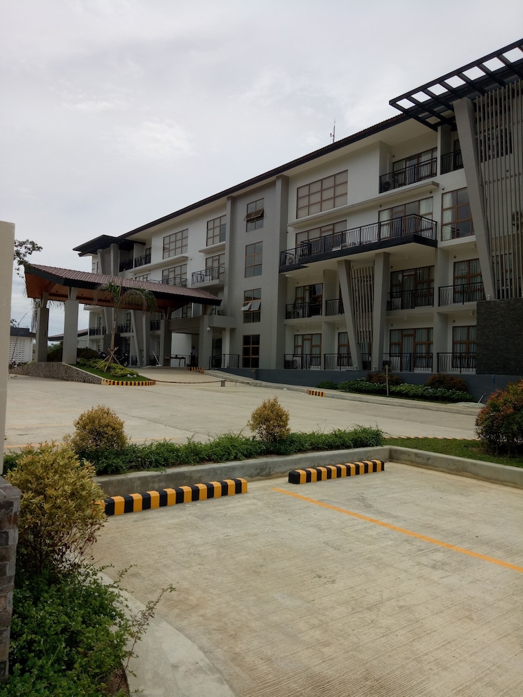 Crown Hotel Palawan at Harbour Springs 7/54