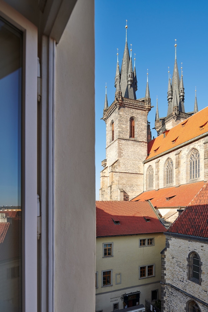 Ventana Hotel Prague 66/71