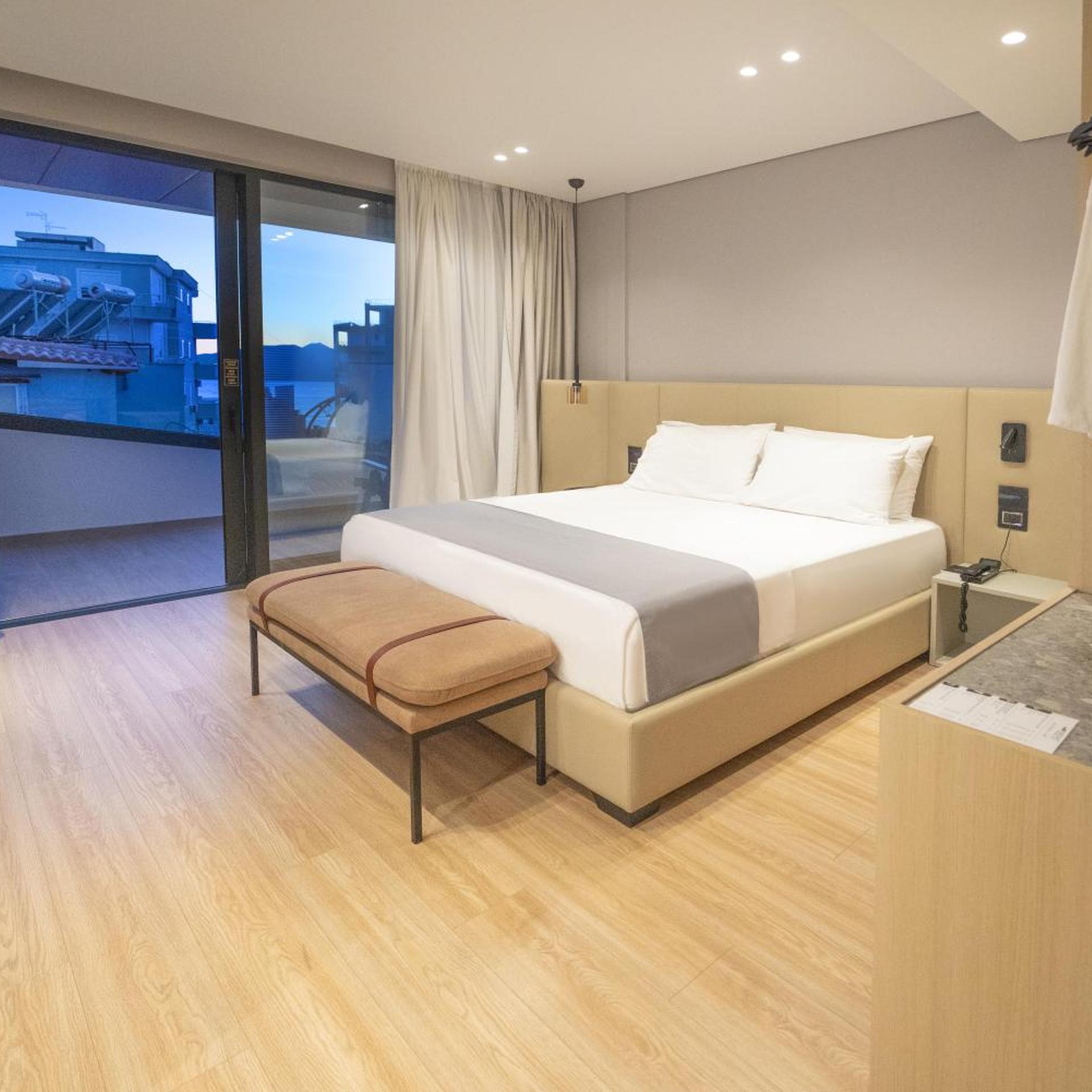 Yacht Premium Hotel 16/50