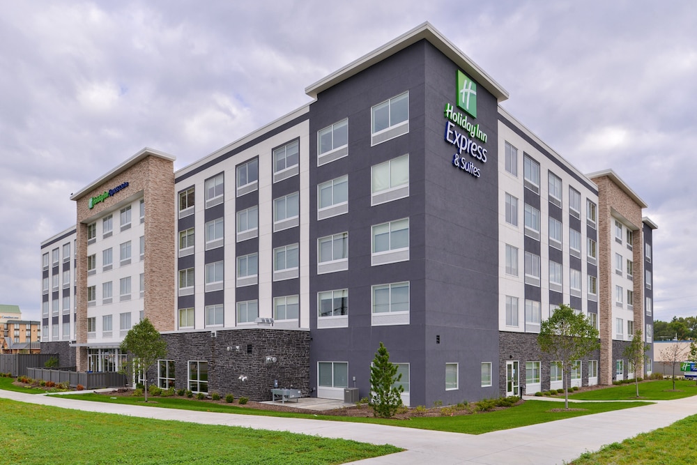 Holiday Inn Express & Suites Mall of America main