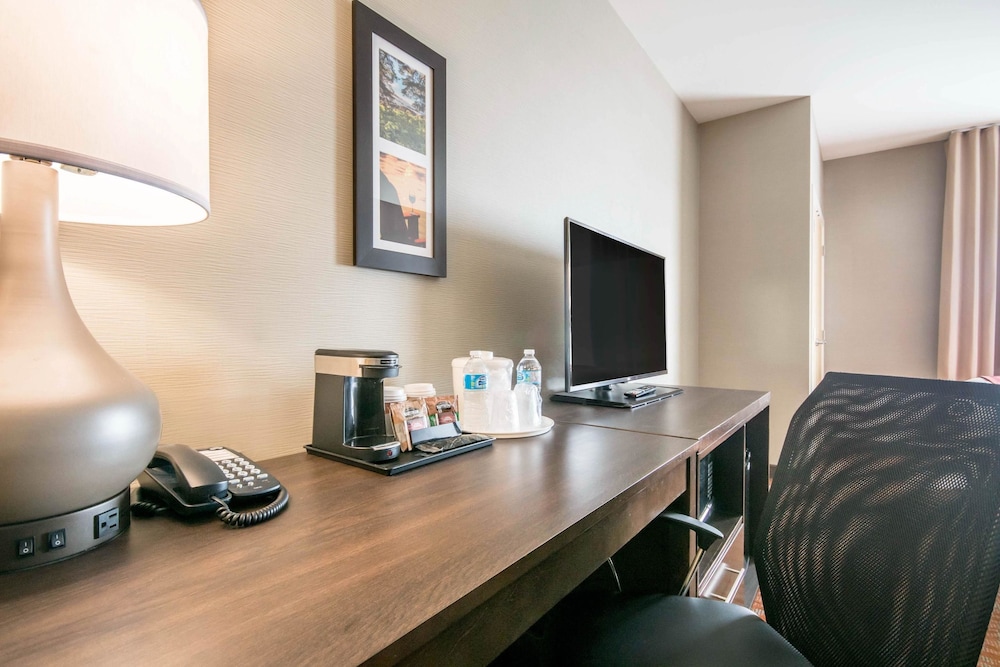 Comfort Inn & Suites Merritt BC 42/45