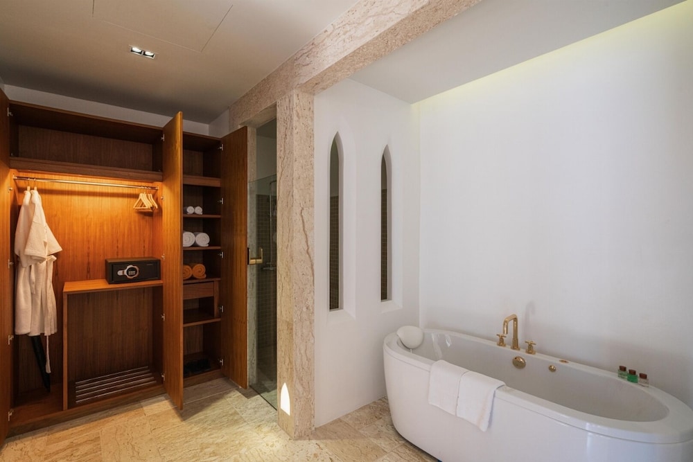 Malisa Villa Suites 11/87