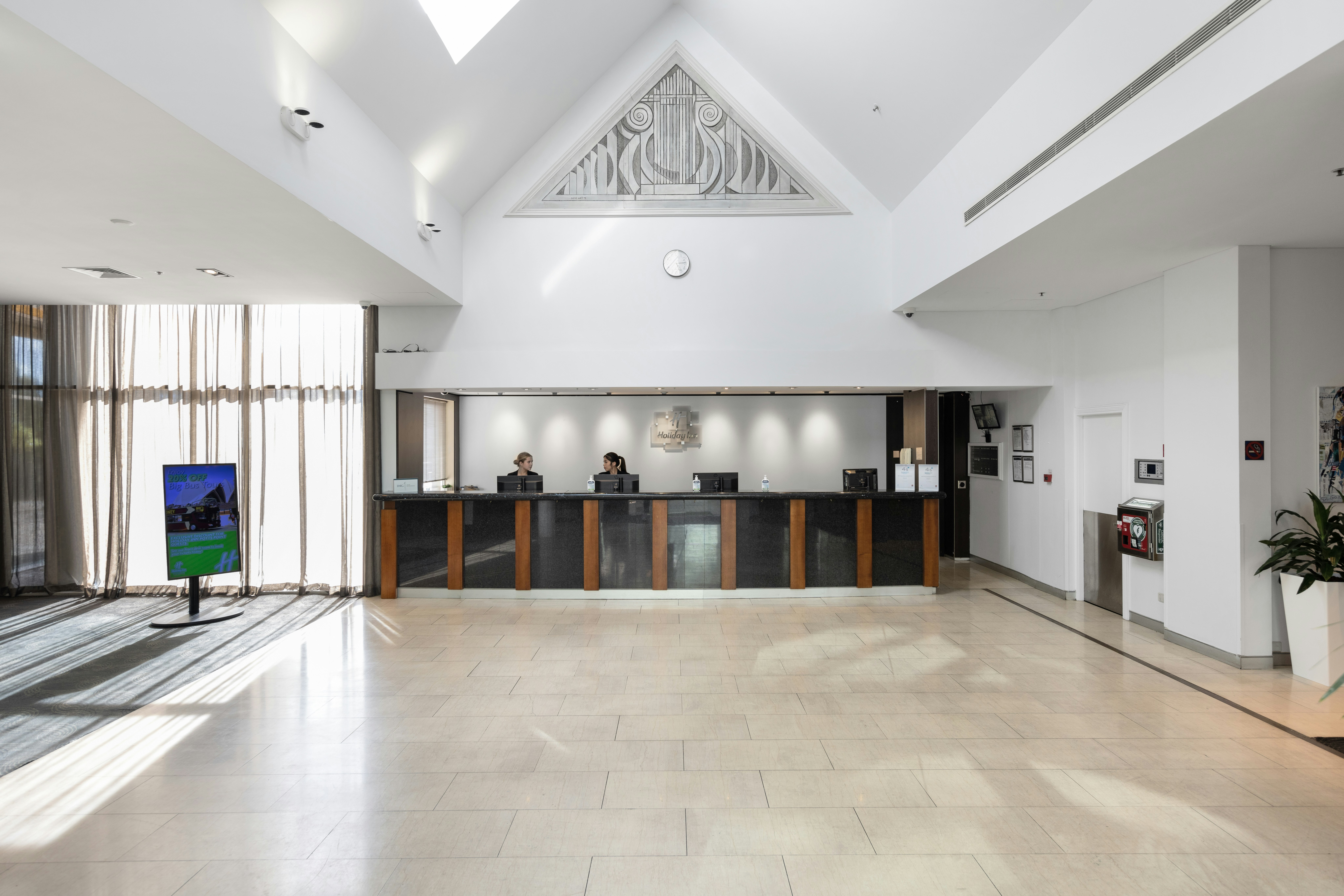 Holiday Inn Potts Point 10/78