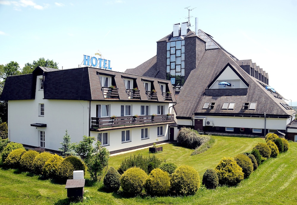 Lazensky hotel Pyramida I 87/90