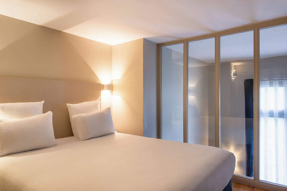 1 BEDROOM, DUPLEX, SUITE