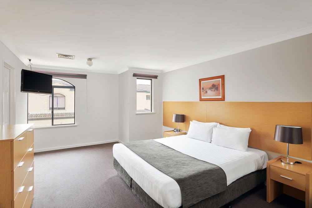 Country Comfort Perth 14/74