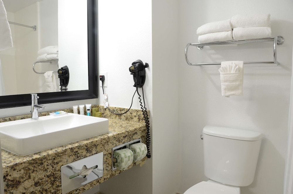 Country Inn & Suites by Radisson, Buford at Mall of Georgia, GA 10/51