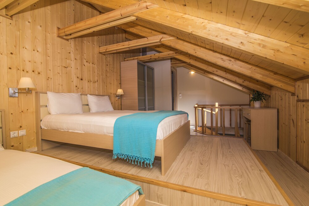 Grand Theoni Hotel Suites And Spa 27/71