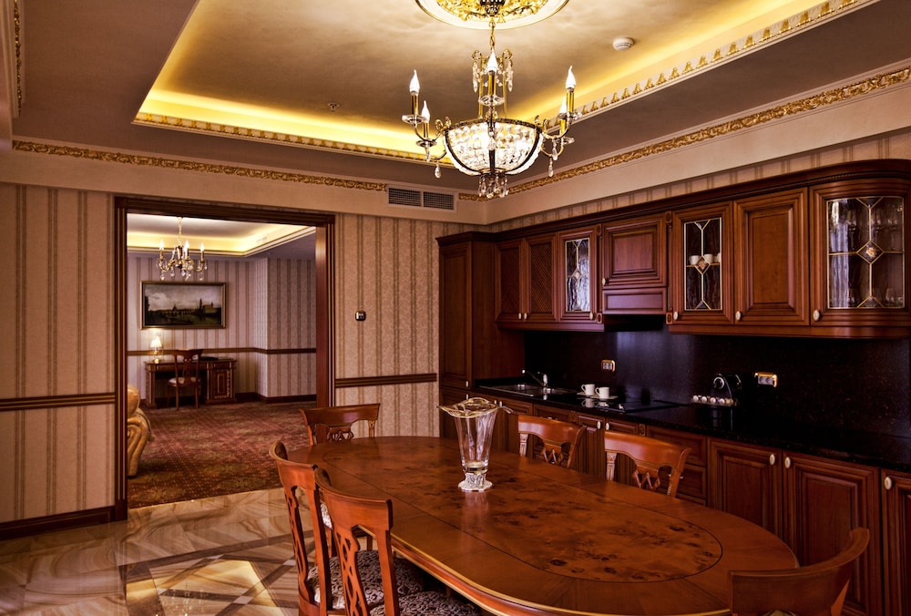 Multi Grand Hotel 49/68