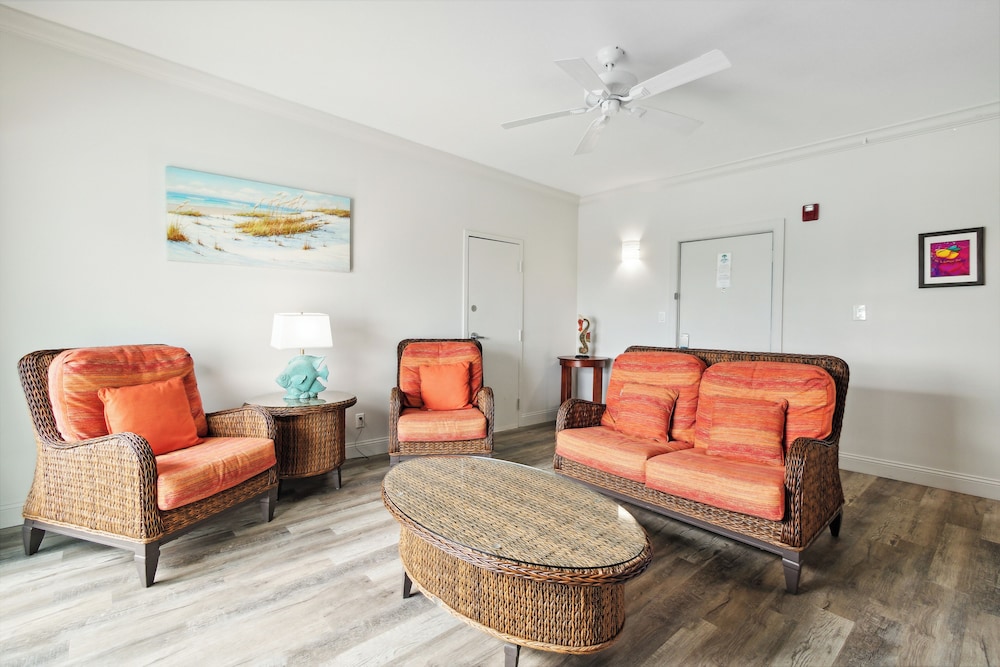 Seahorse Oceanfront Inn 28/50