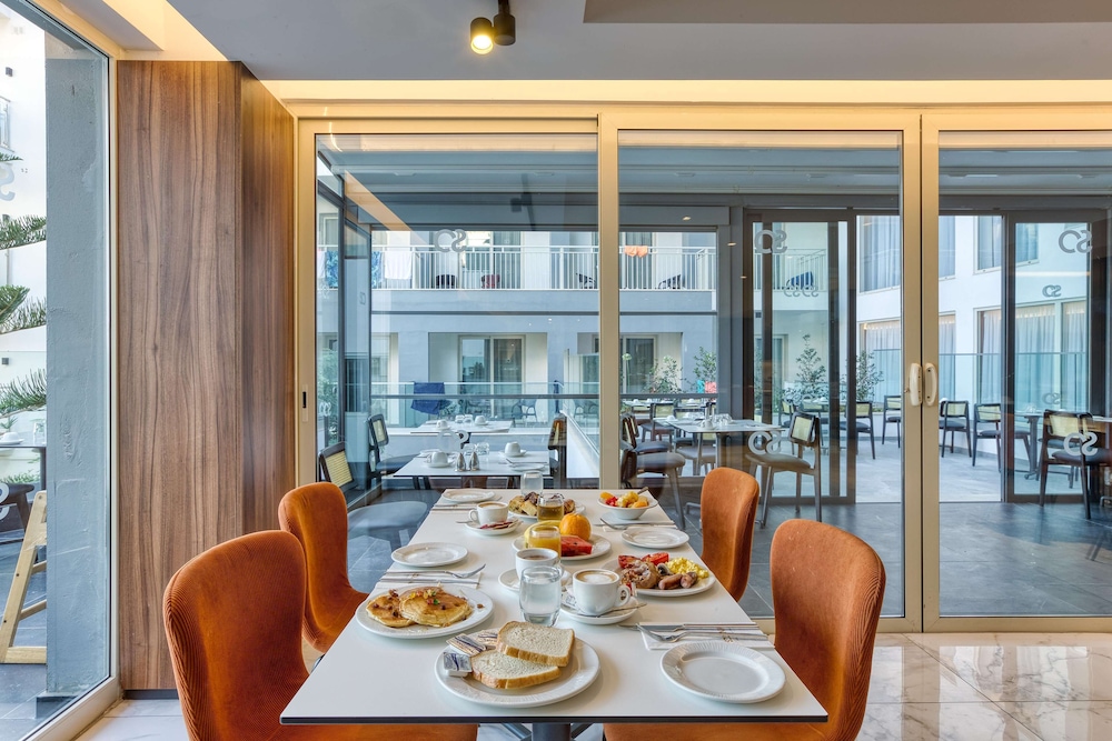 Solana Hotel & Spa 122/136