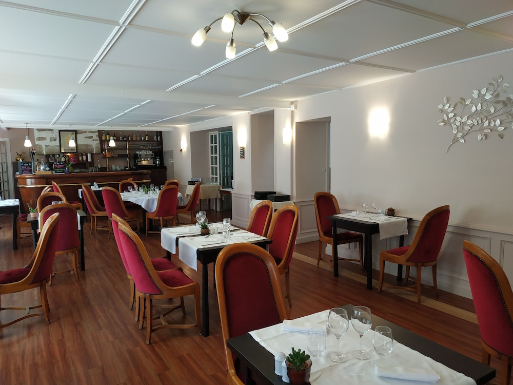 BRIT HOTEL LA CROIX BLANCHE 43/60