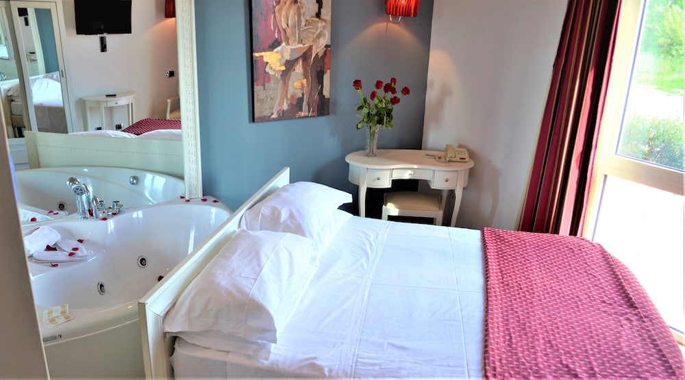 EXCLUSIVE, DOUBLE BED