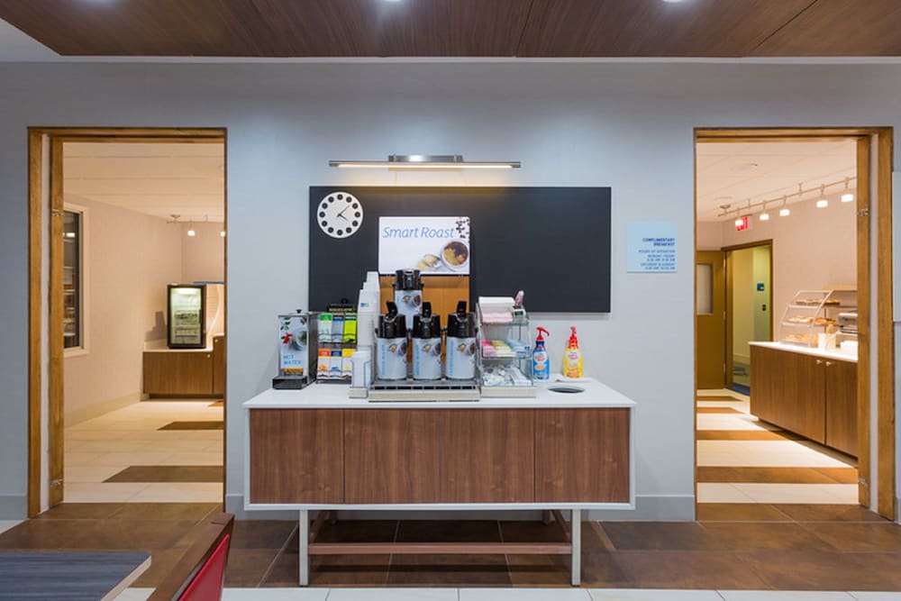 Holiday Inn Express Hotel And Suites Reading 41/48