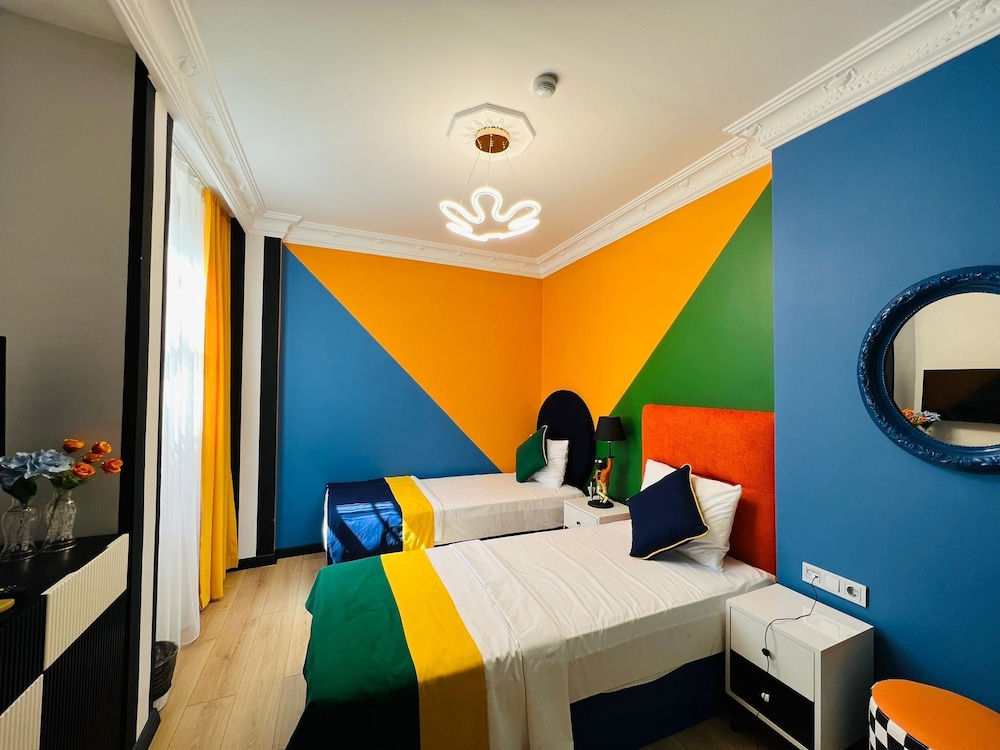 Apex Hotel 3/64
