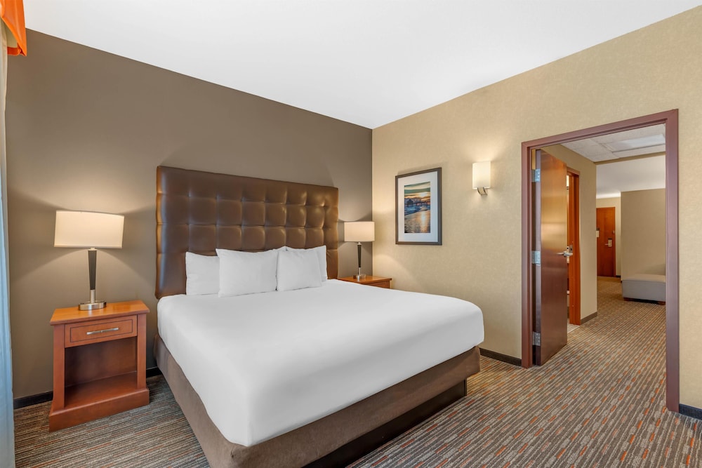 2 Rooms, Suite, King Bed, Sofa
