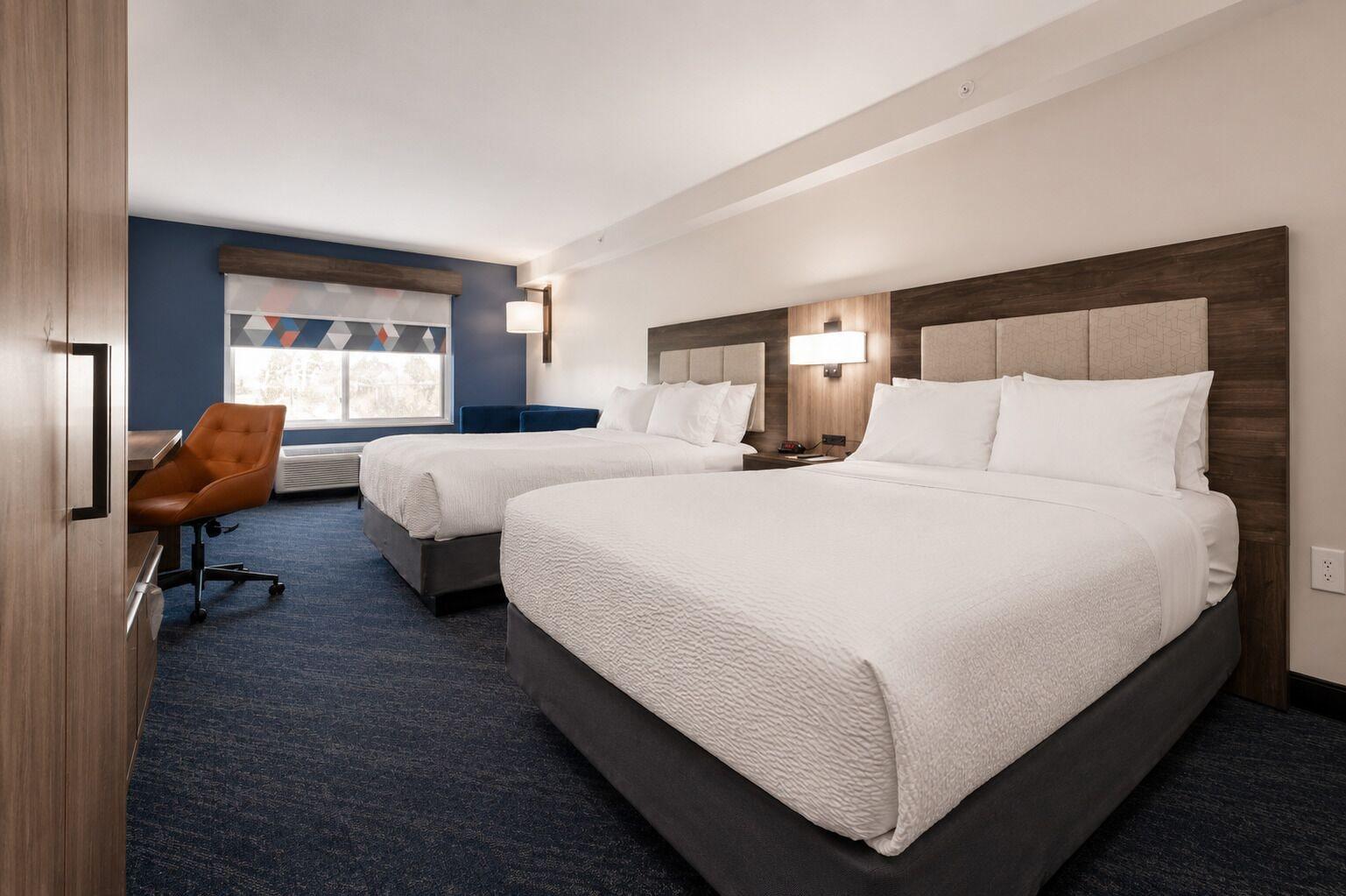 suite, multiple beds