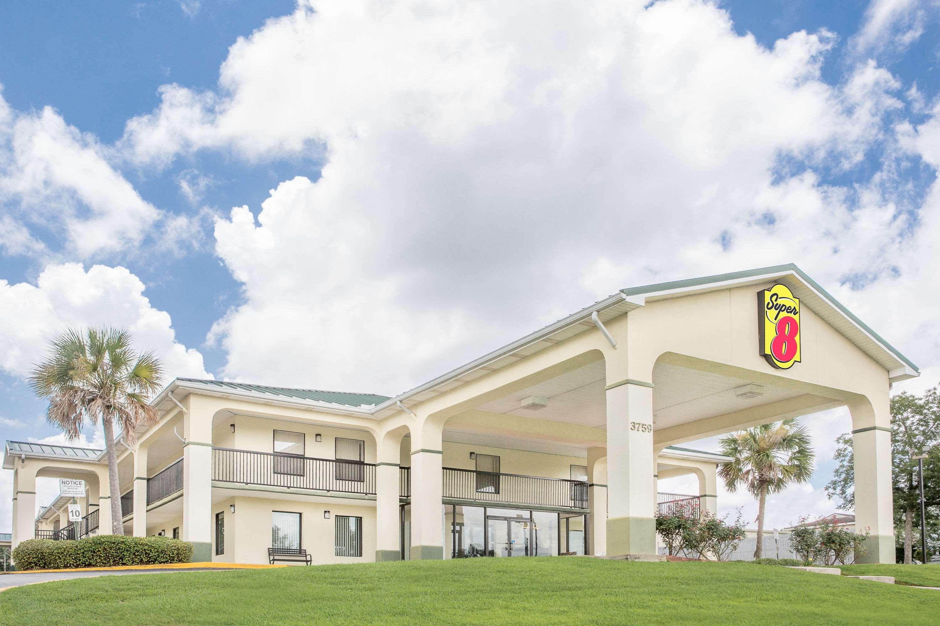 Super 8 by Wyndham Mobile 2/30
