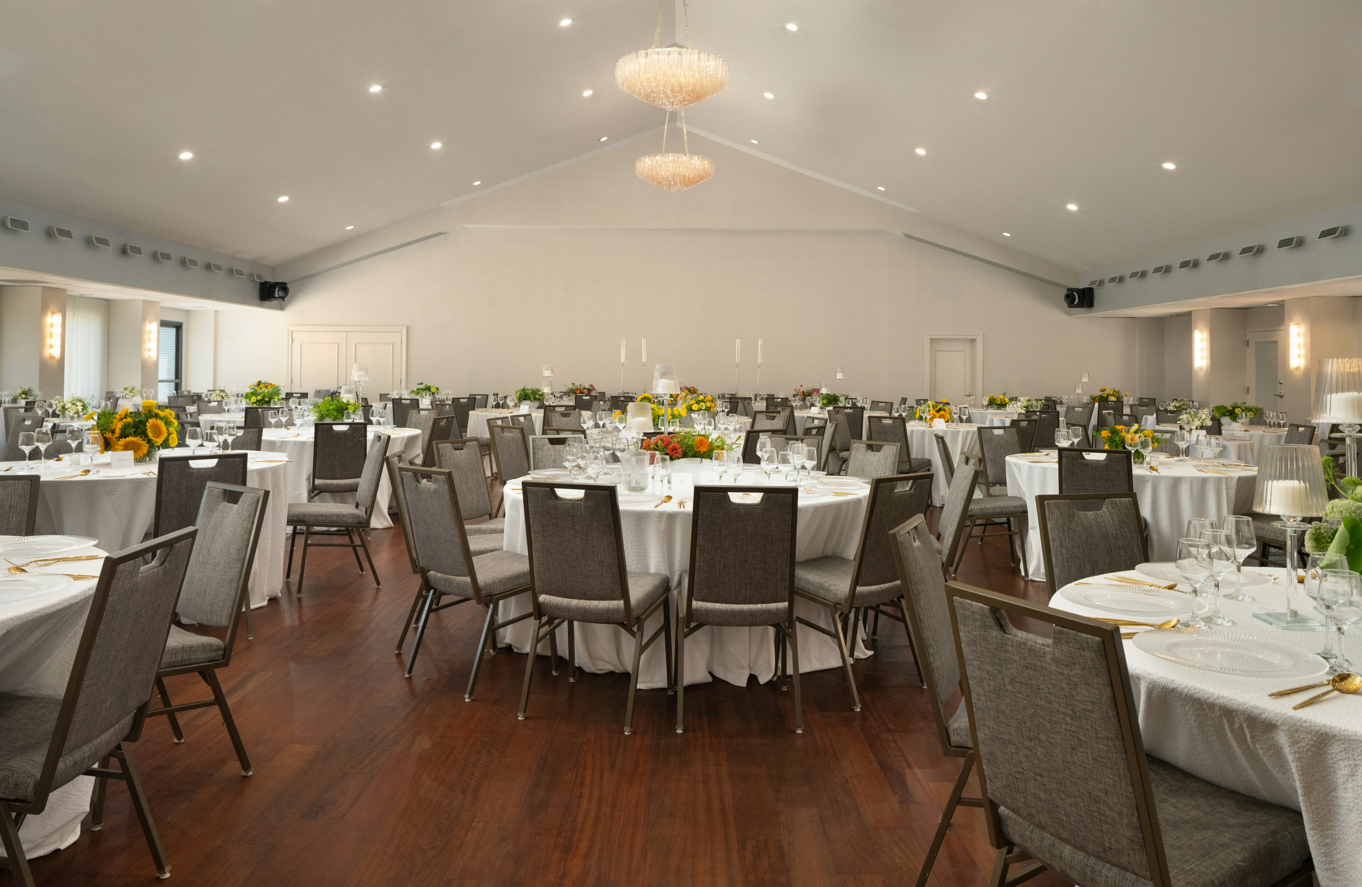 DoubleTree by Hilton Fairfield Hotel & Suites 28/36