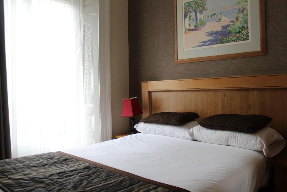 Huttons Hotel, Victoria London 24/63