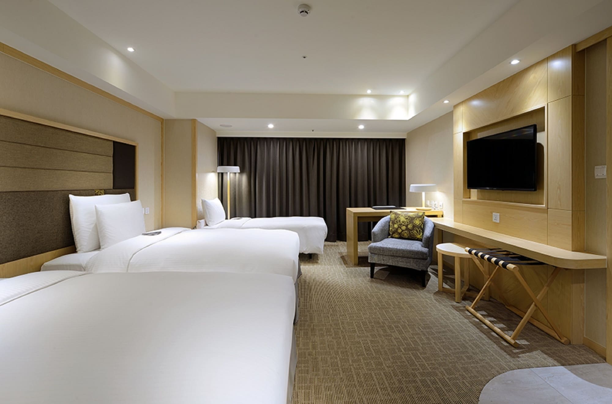 DELUXE, DOUBLE BED