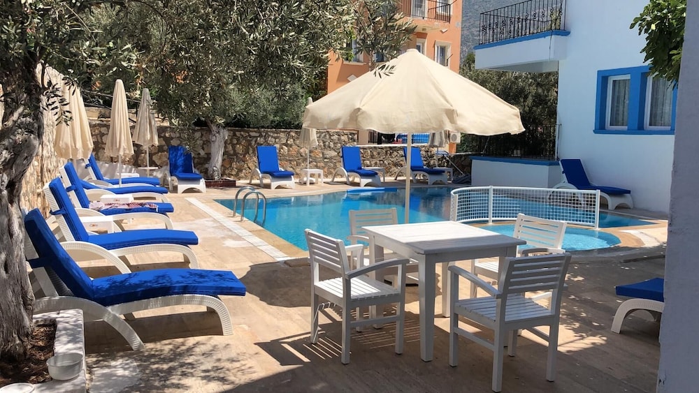 Lizo Hotel 35/38