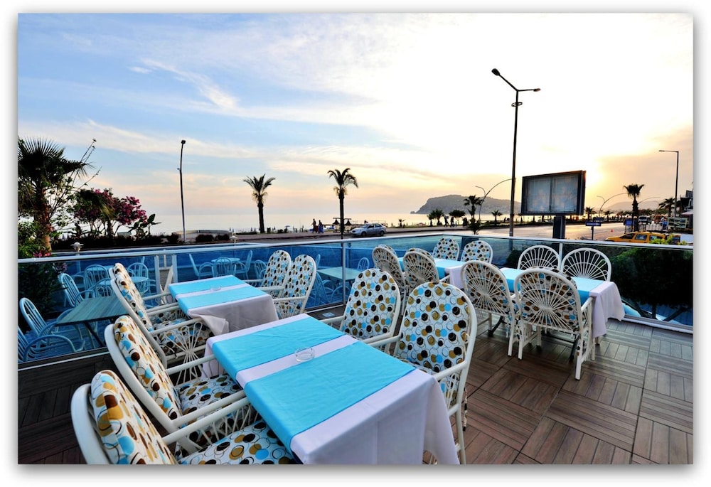Mesut Hotel 24/45