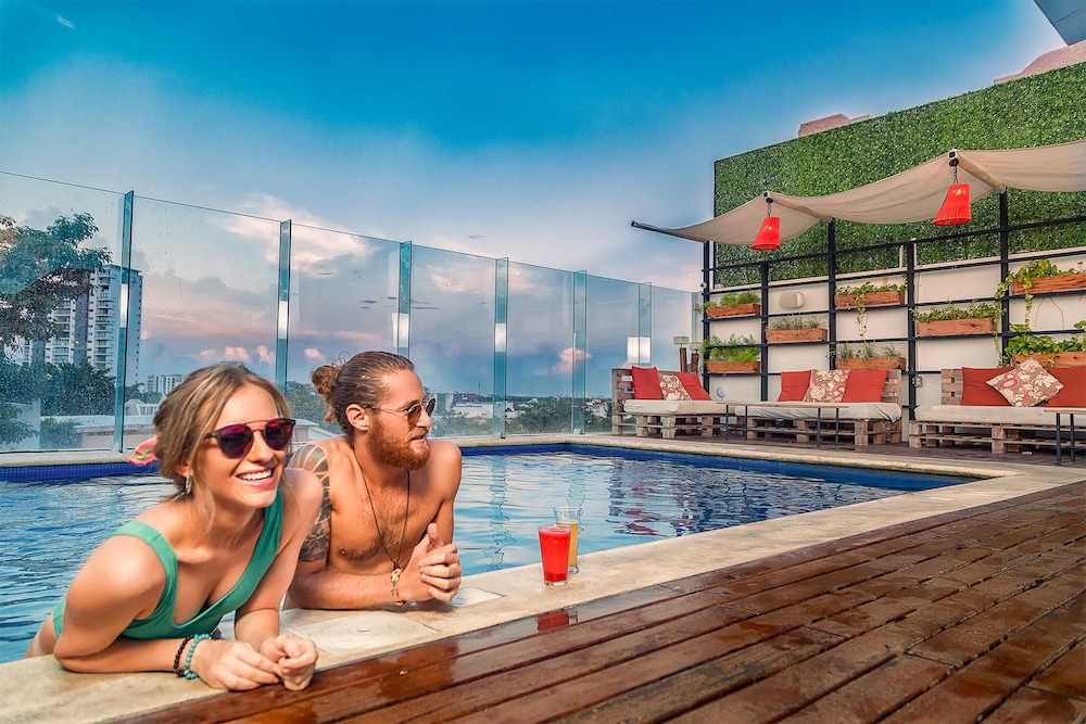 Nomads Hotel Hostel And Bar 24/55