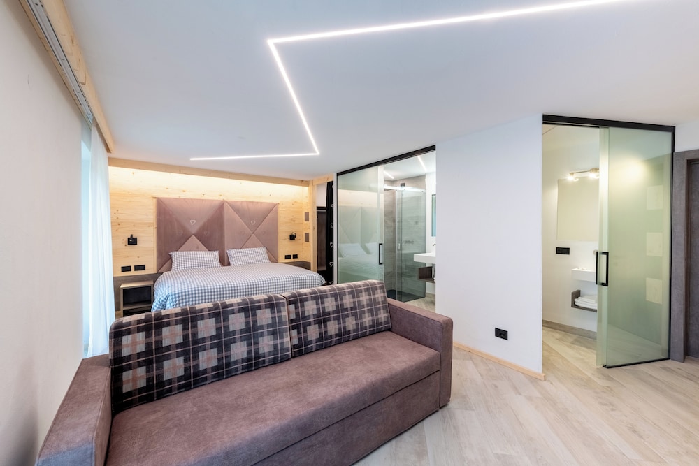 Queen Bed, Mountain View