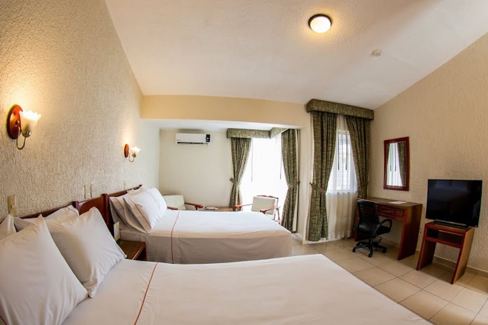 Hotel Estancia Business Class 5/50