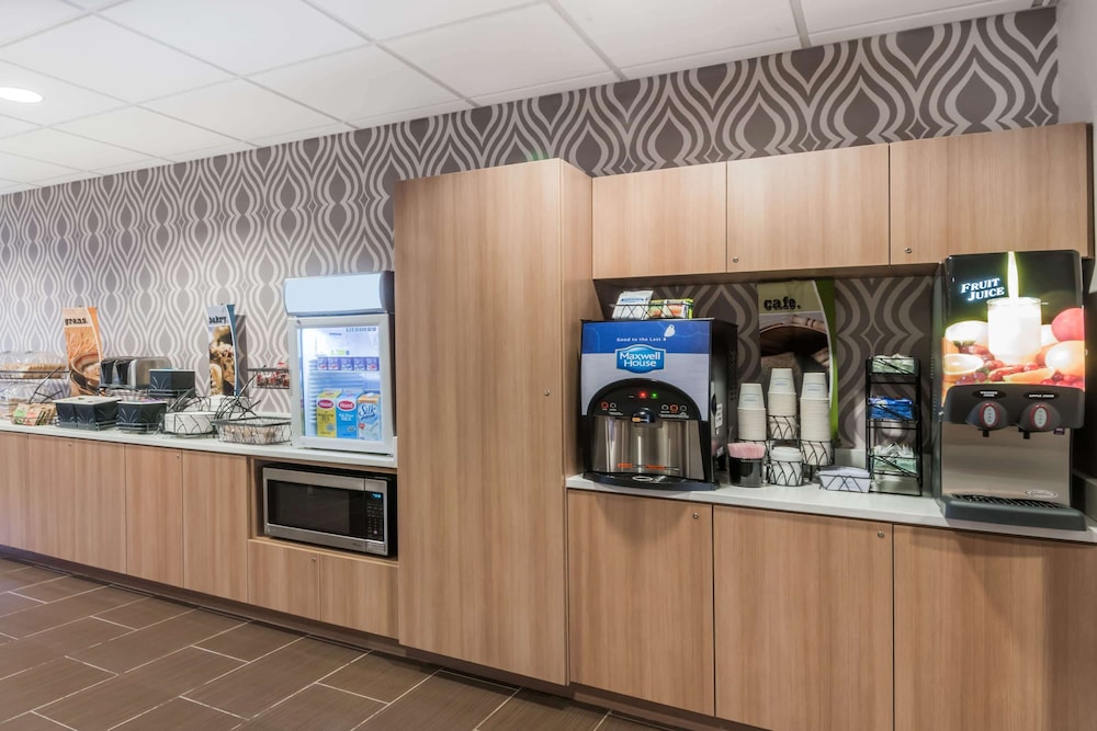 Microtel Inn and Suites by Wyndham Warsaw 35/42