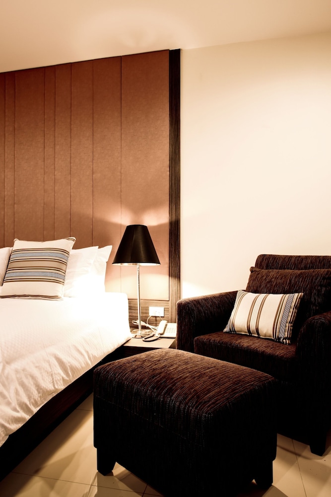Crystal Suites Suvarnabhumi Airport 12/63