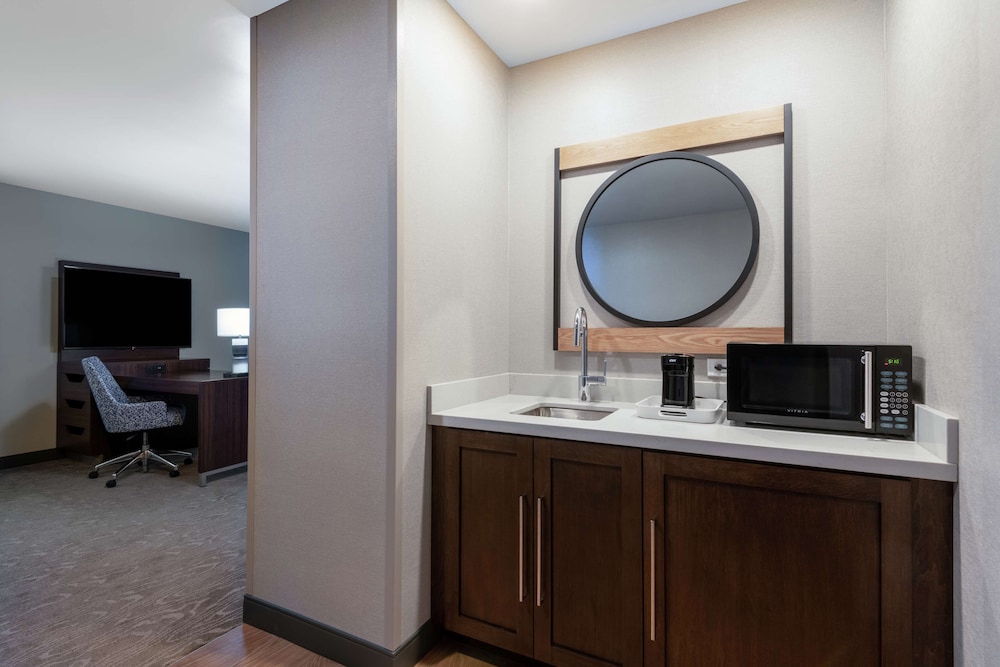Hampton Inn and Suites Fort Wayne Downtown 51/53