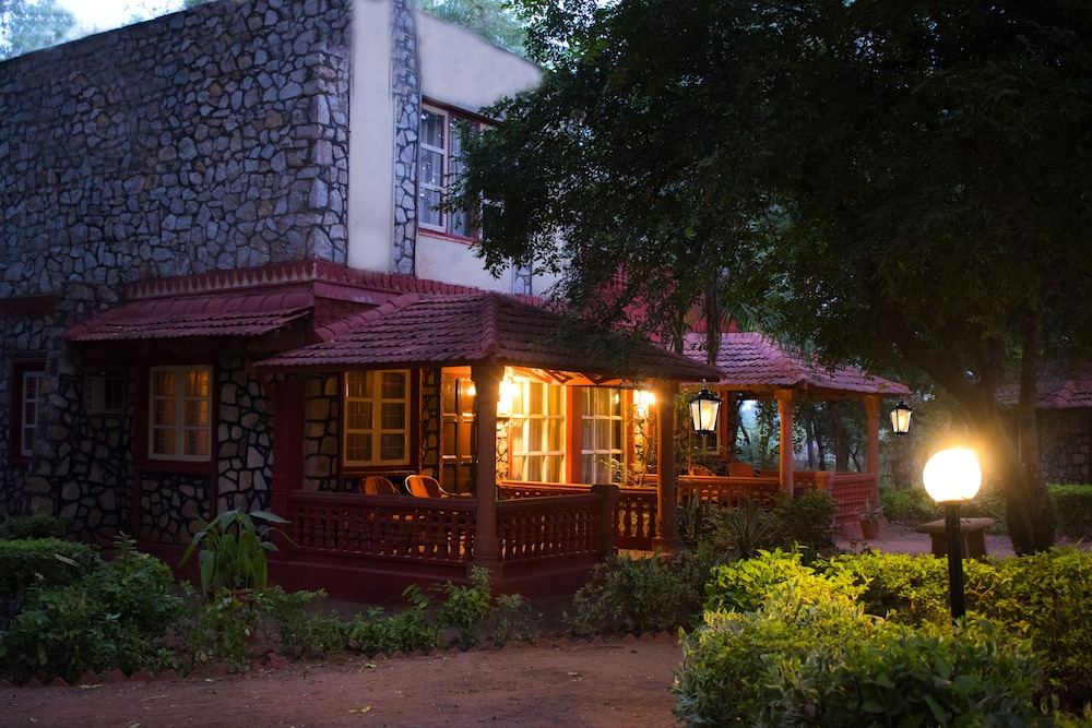 TIGER MOON RESORT 4/60