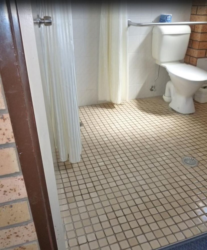ROYAL PALMS MOTOR INN 12/76