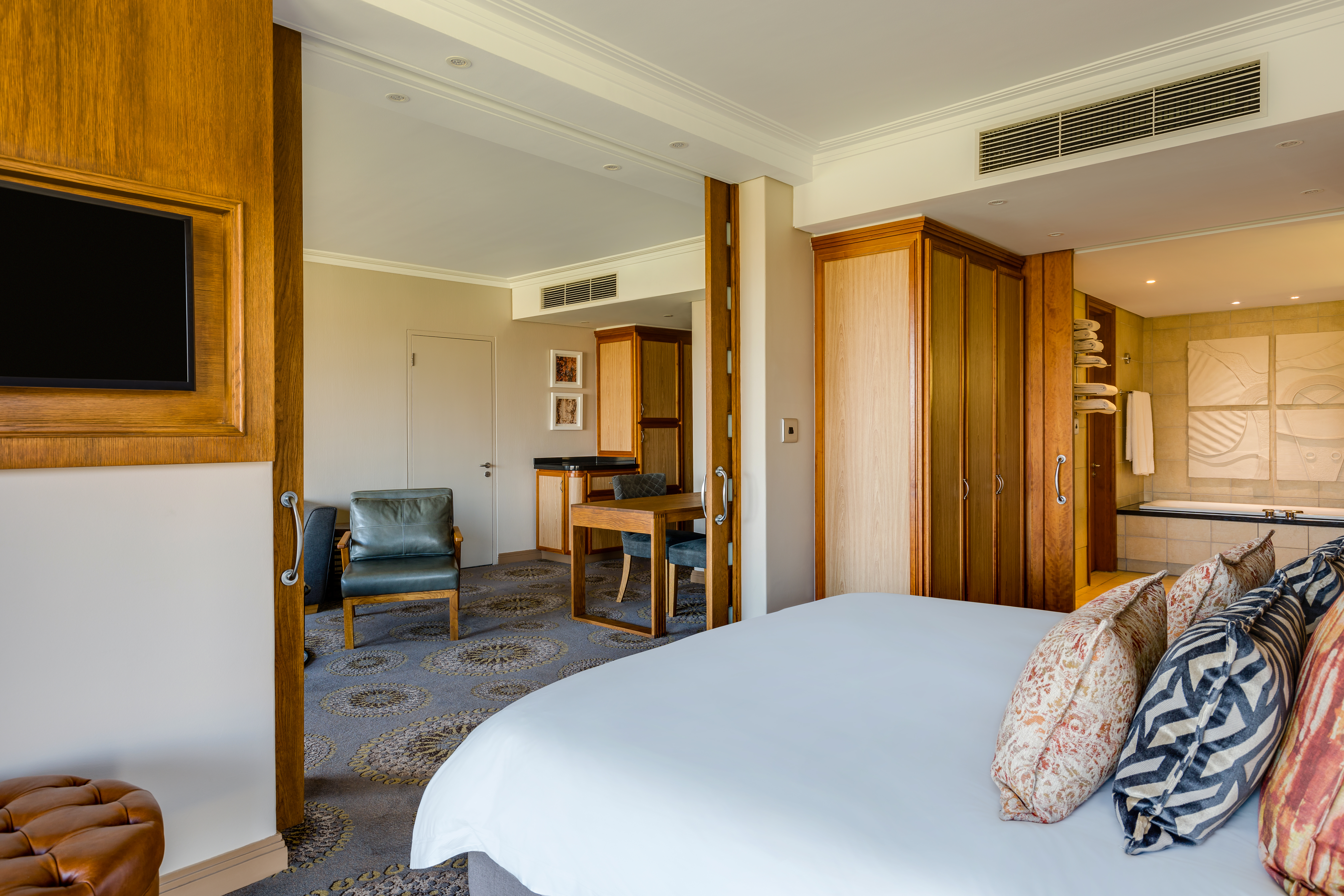 Suite, King Bed, Lagoon View, Balcony