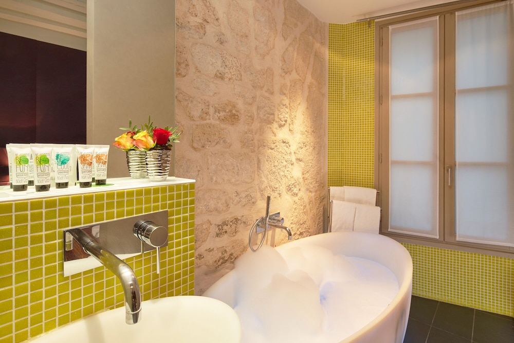 Hotel de Notre Dame Maitre Albert 64/65