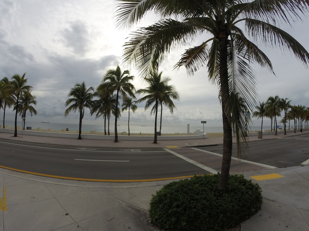 Silver Seas Beach Resort 11/67