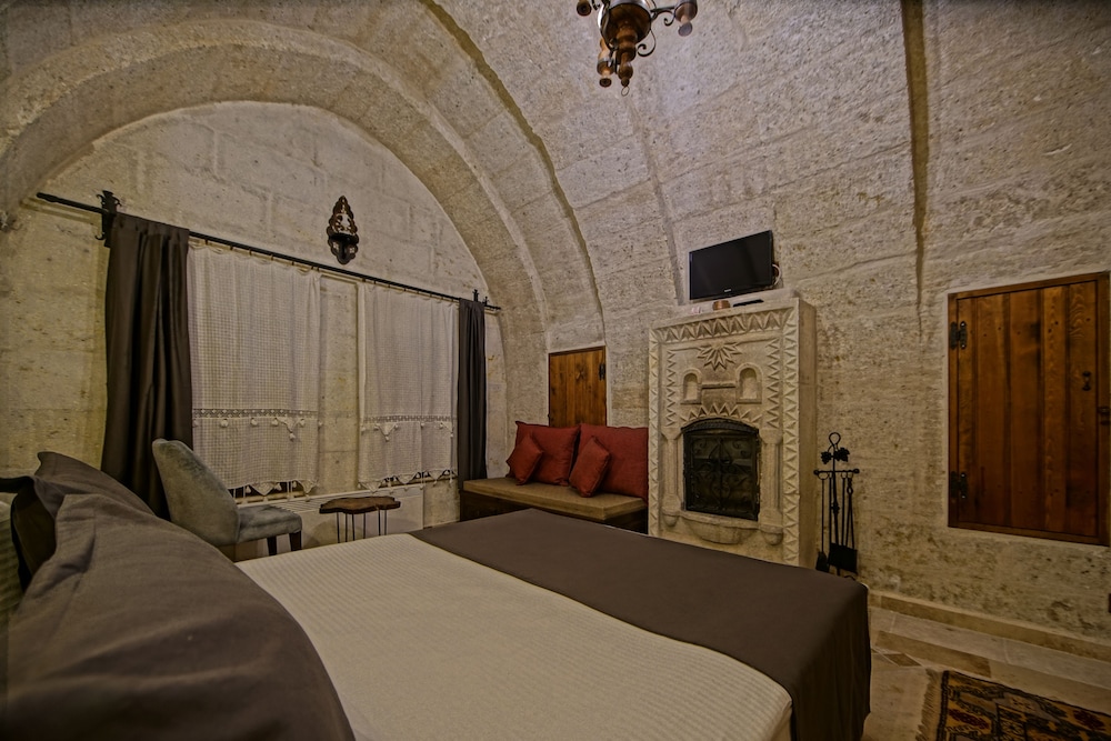 Apex Cave Hotel 9/61