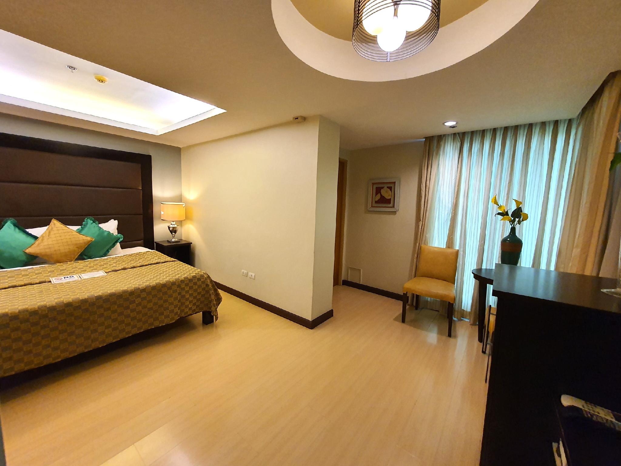 SUITE, BATHTUB