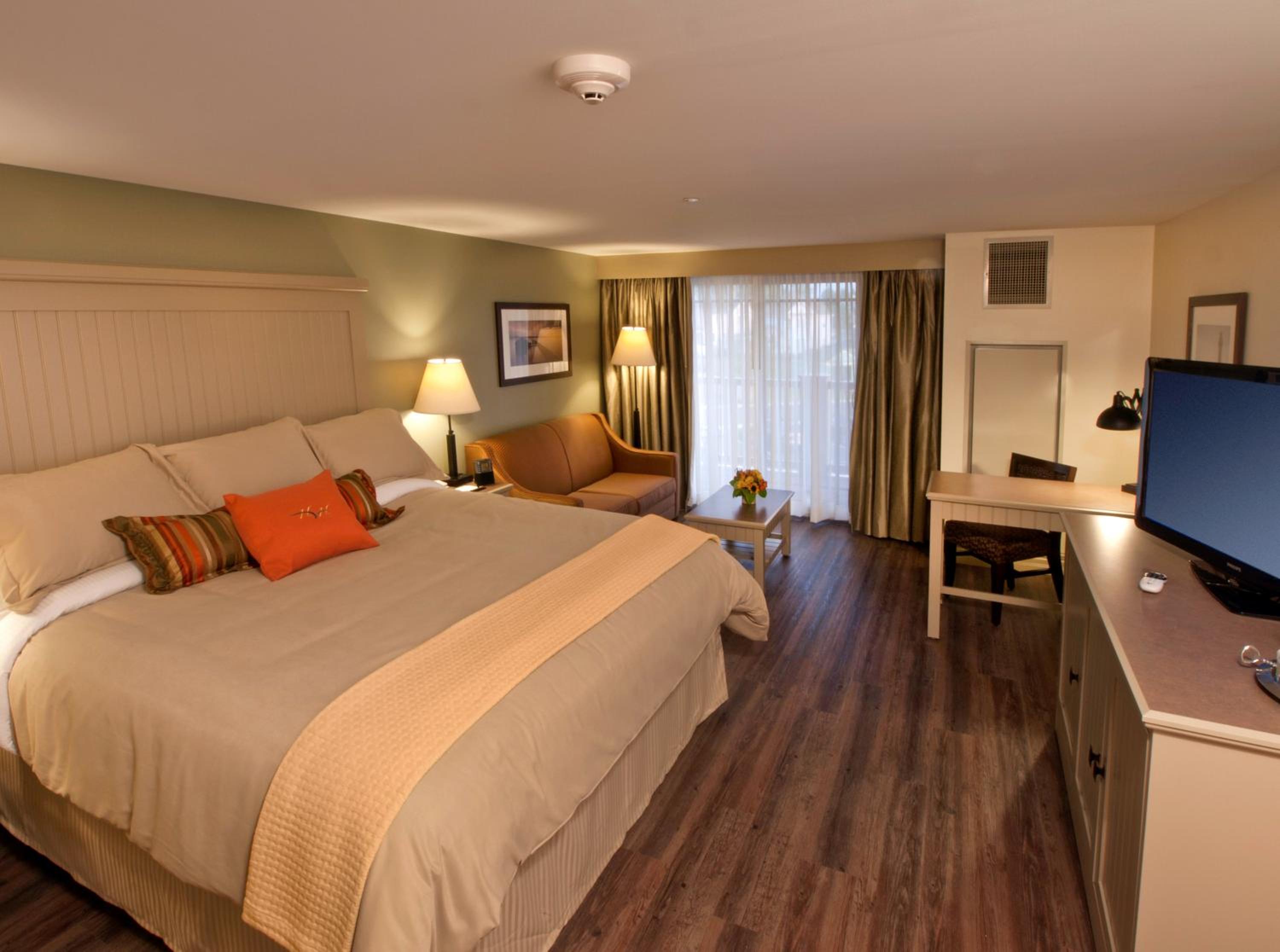 Room, King Bed, River View, Sofa, Balcony