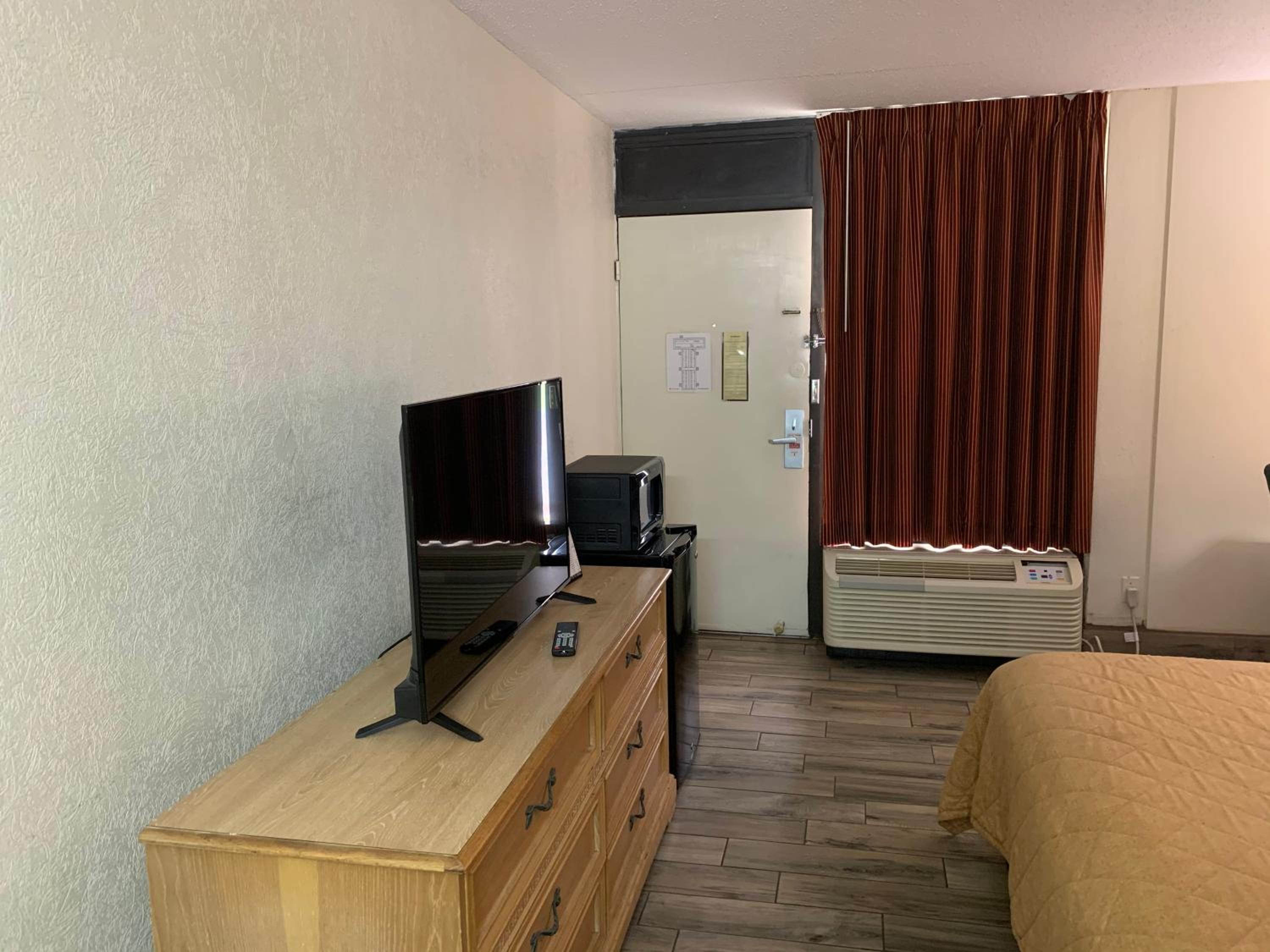 Americas Best Value Inn Tillmans Corner Mobile 27/36