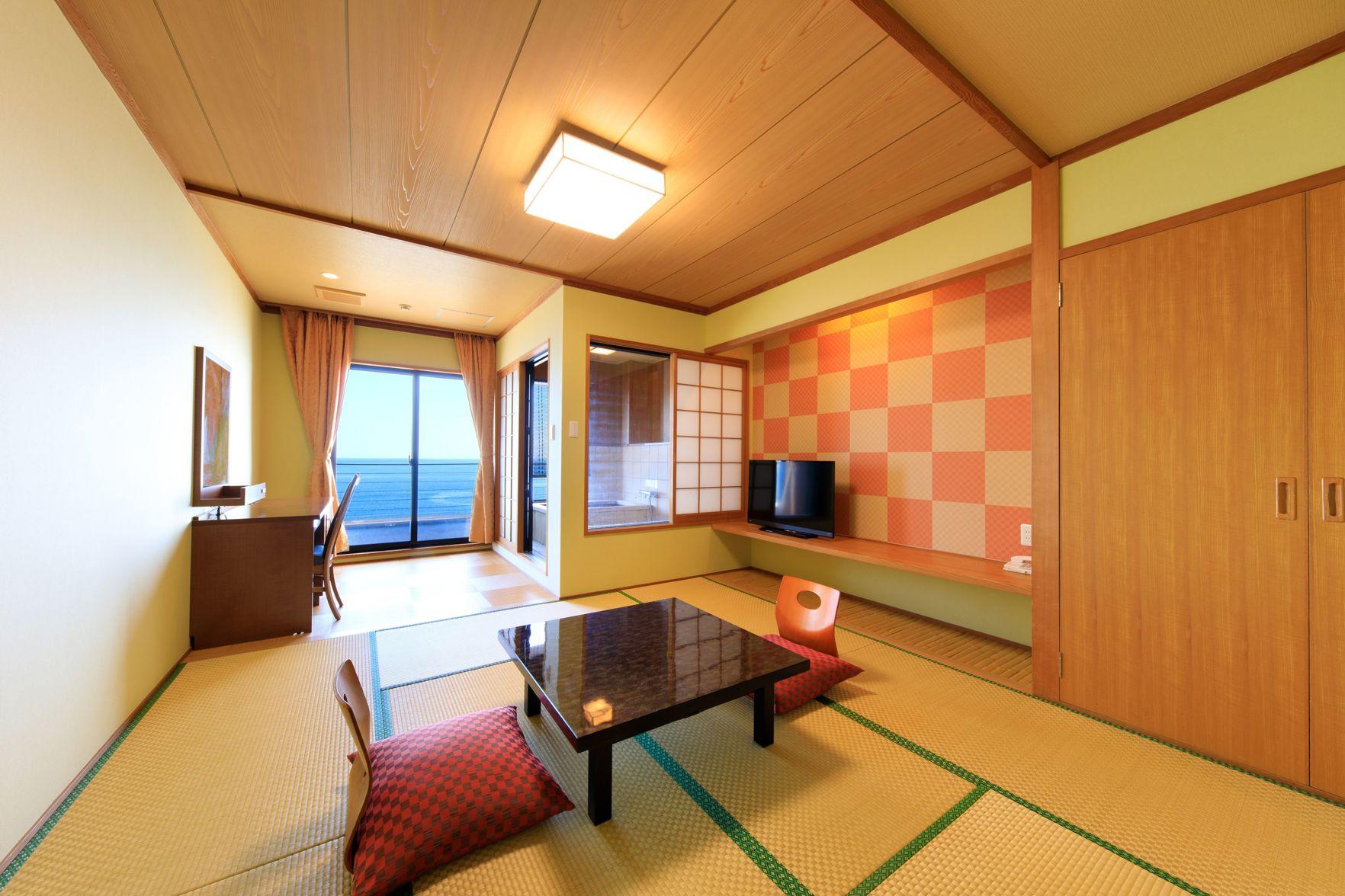Japanese, 4 Futon Beds, Outdoor Bath