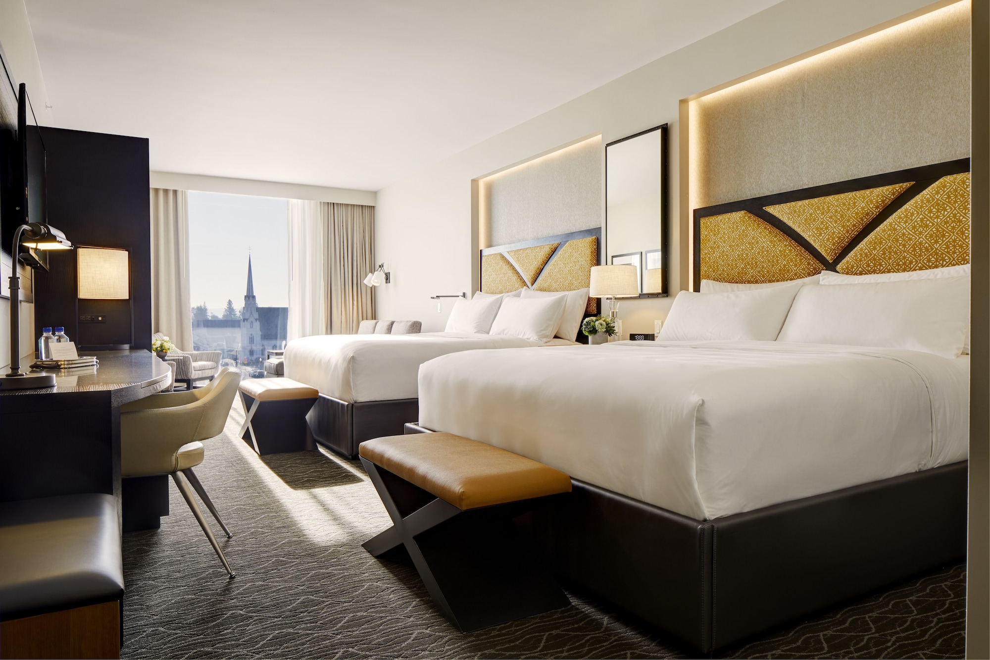GUEST ROOM, KING BED